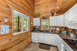 Peaceful Hideaway Treehouse - Image 4
