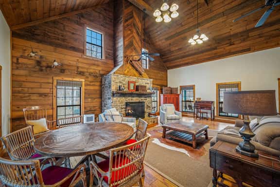 Linger Longer Cabin - Image 1