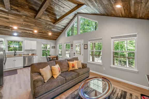 The Otter Box Cabin - Image 1