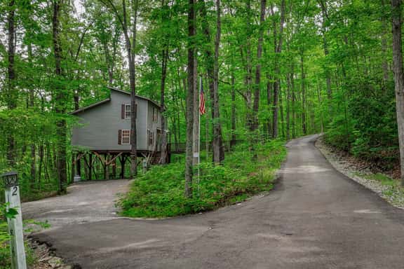 Peaceful Hideaway Treehouse - Image 1