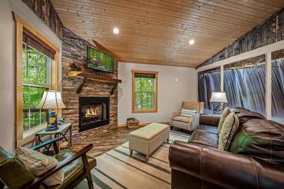 Time Falls Cabin - Image 1
