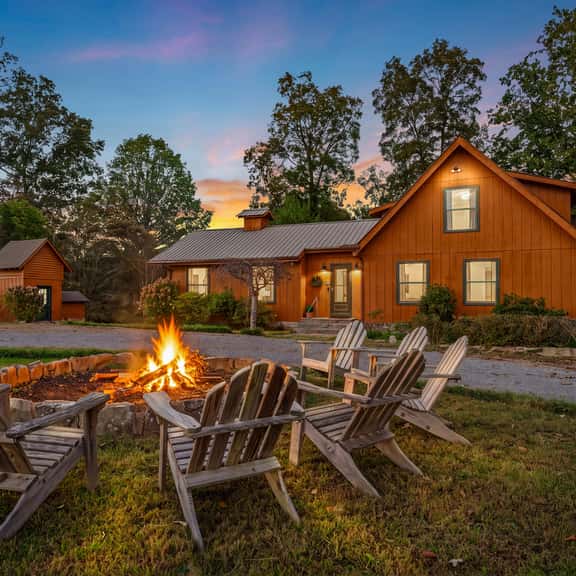 Alpine Lodge - Image 1