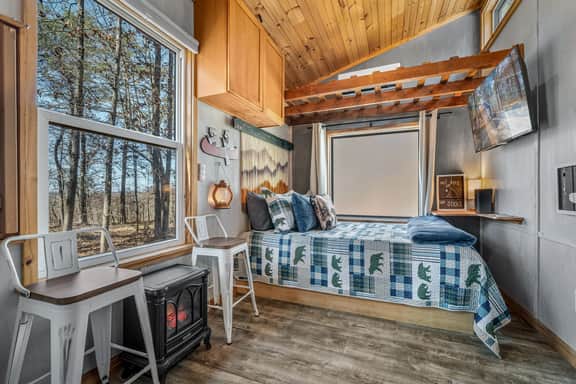 Tiny Cub House - Image 2